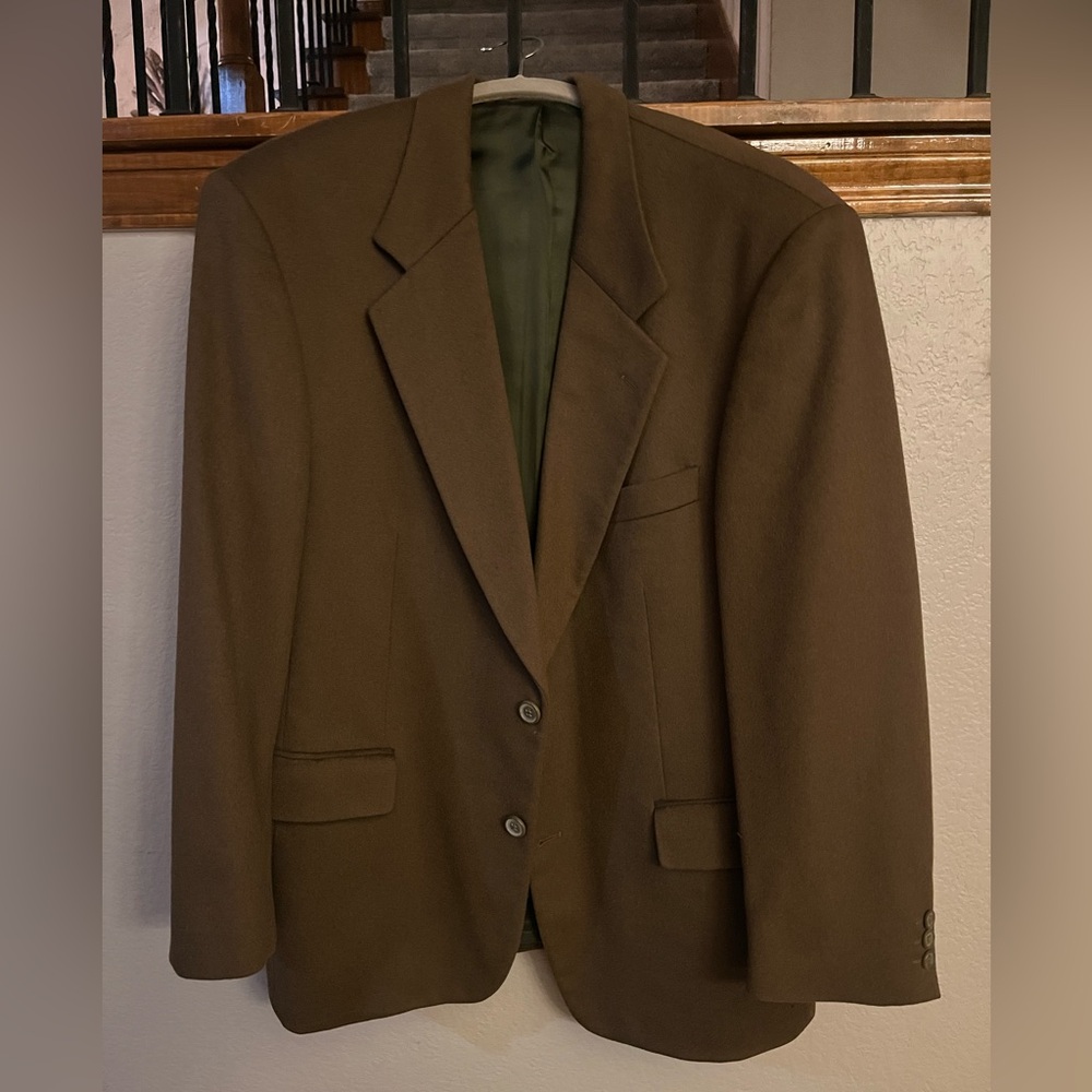 Brown Wool/Cashmere Sport Coat with Tailored Silhouette